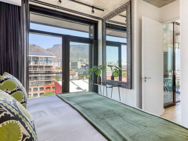 LUXURY PENTHOUSE: PRIVATE ROOFTOP POOL TERRACE & PANORAMIC TABLE MOUNTAIN VIEWS - Photo 8