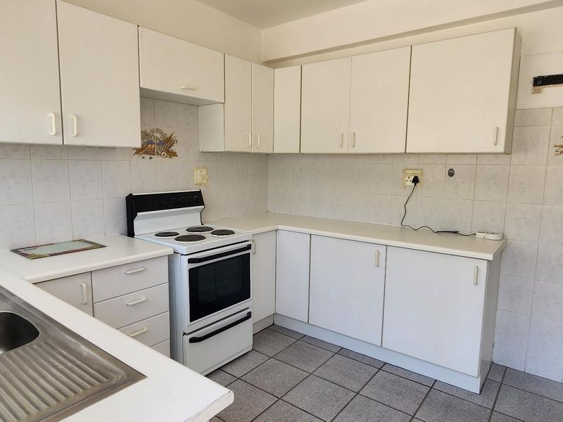 Neat 3 bedroom townhouse with garden - Benoni Central - Not pet friendly - Photo 6