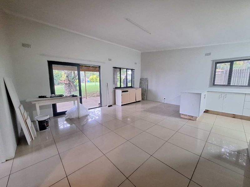 2 Bedroom Granny Cottage in Hillcrest, including water. - Photo 10