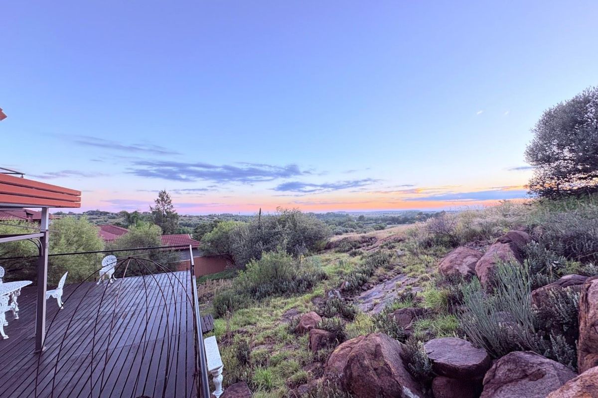 GREEN BELT LIVING  WITH BREATHTAKING VIEWS - Photo 4