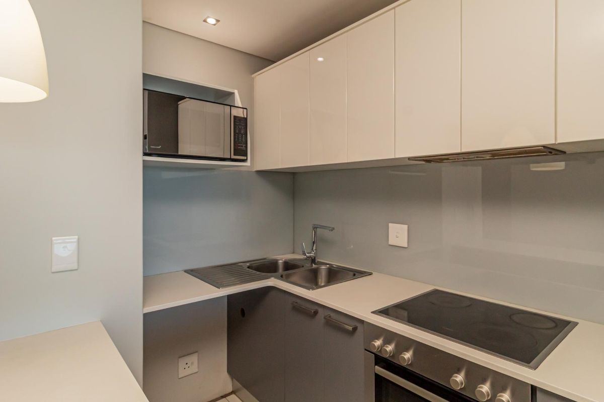 2 Bedroom apartment for sale in Exclusive Beachfront complex. - Photo 4