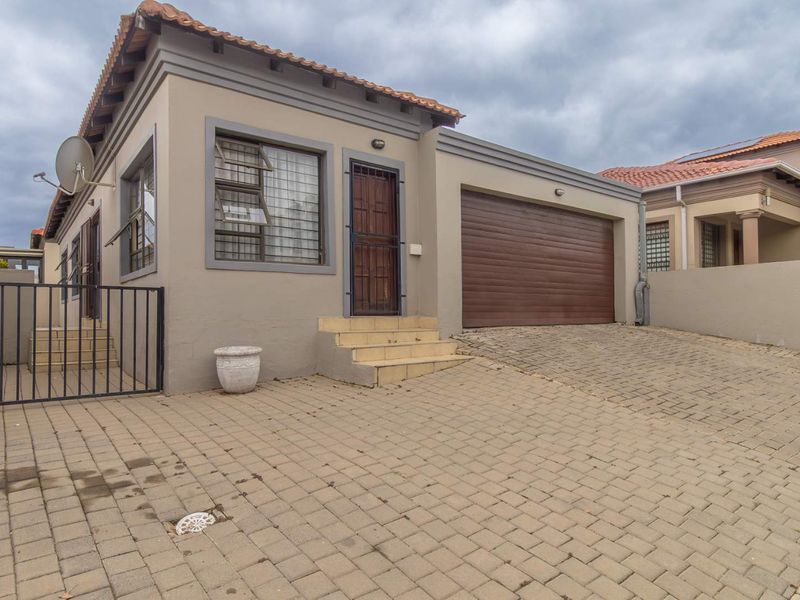 Modern Comfort Meets Secure Lifestyle Living - Photo 1