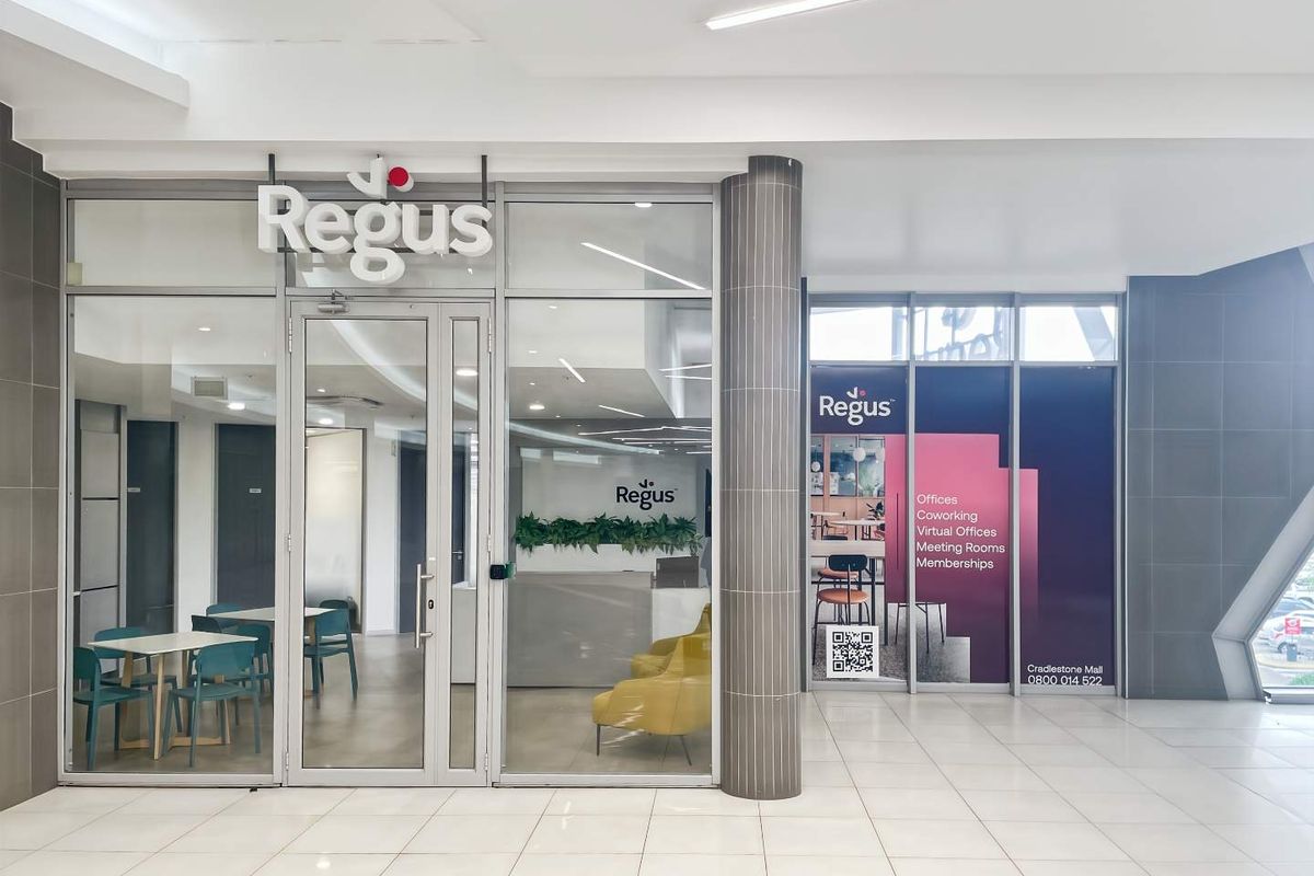 Find office space in Regus Cradlestone Mall for 2 persons with everything taken care of - Photo 3