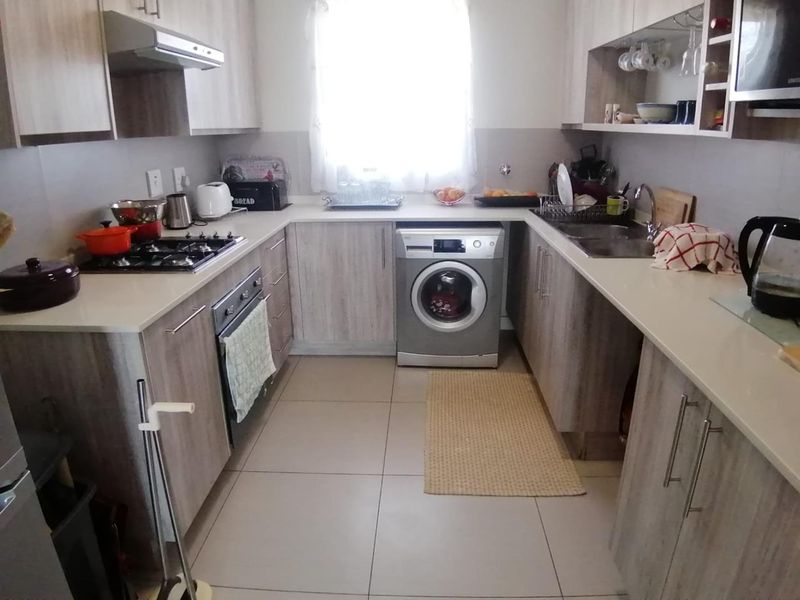 Spacious 2 Bedroom Apartment - Photo 1
