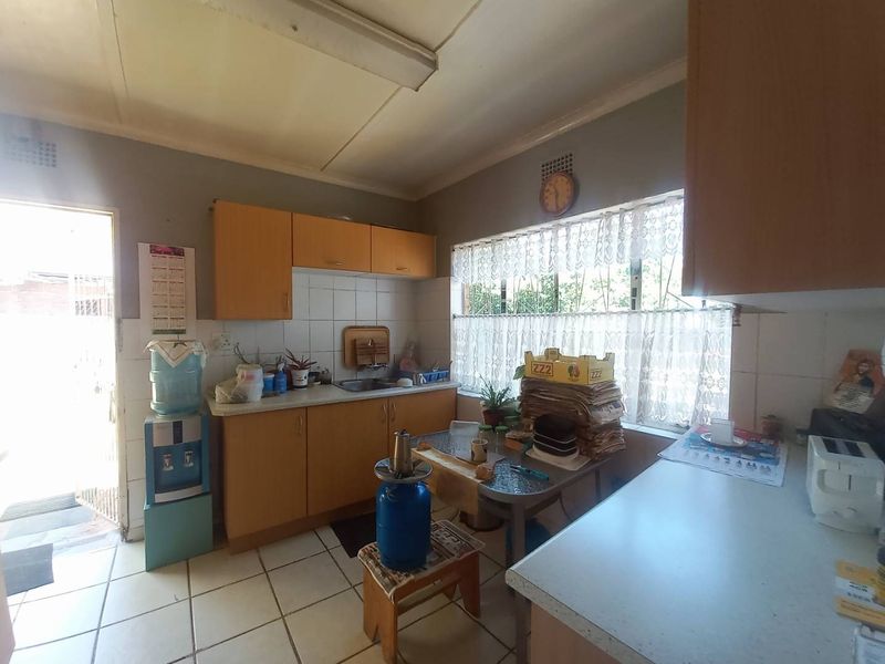 A SPACIOUS HOUSE - Photo 3