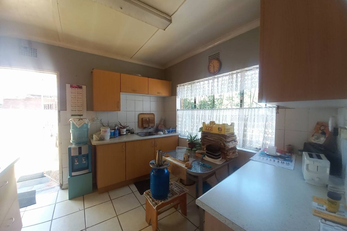 A SPACIOUS HOUSE - Photo 3