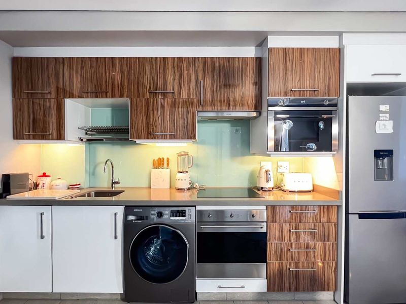 2 BEDROOM | 2 BATHROOM APARTMENT - Photo 5