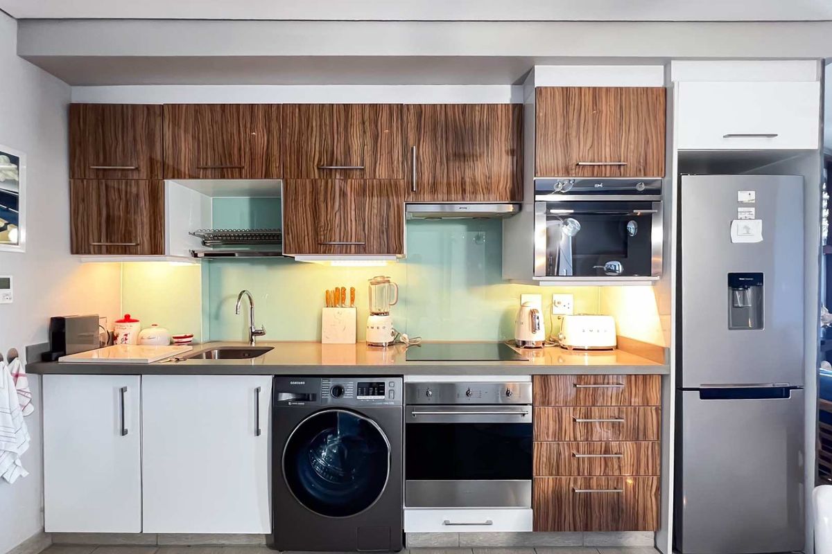 2 BEDROOM | 2 BATHROOM APARTMENT - Photo 5