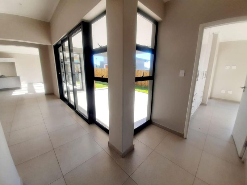 Beautiful Home For Rental in Palm Lakes Estate - Photo 8