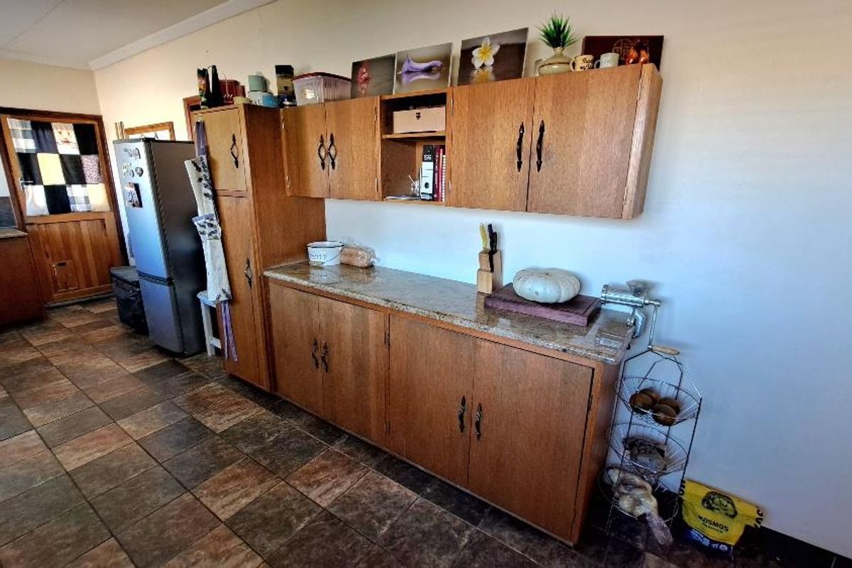 Spacious home on large plot close to Duneside School and Dunes Mall - Photo 2