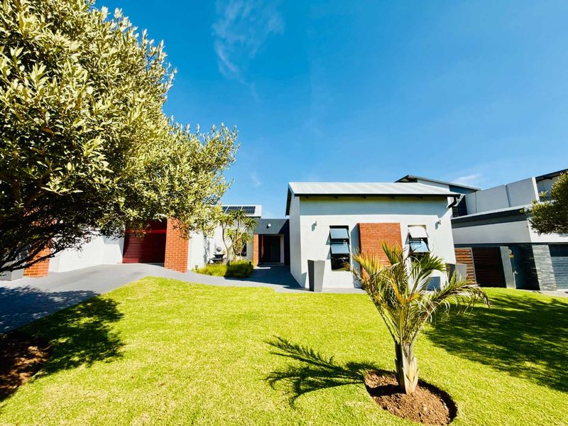 For Rent is a Modern Single-Level Family Home on the Green Belt in Copperleaf Golf Estate - Photo 2