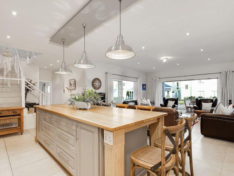 Waterside living pushed to its limit of luxury - Photo 4