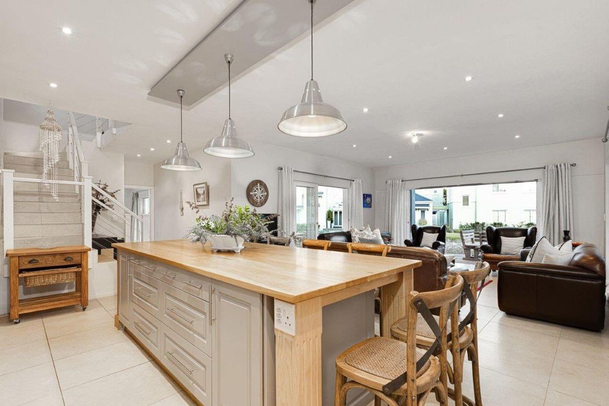 Waterside living pushed to its limit of luxury - Photo 4