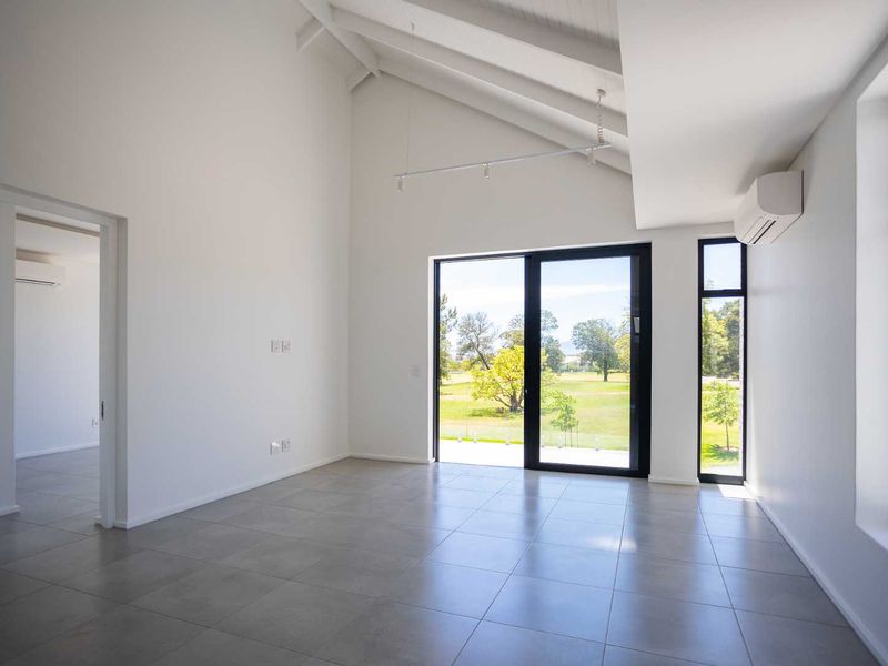 Two-bedroom apartment in the vibrant hub of Val de Vie Estate - Photo 3