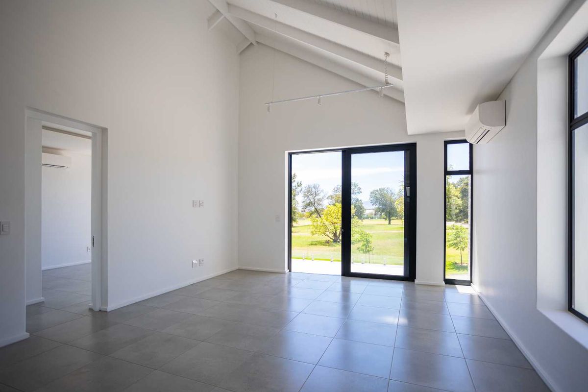 Two-bedroom apartment in the vibrant hub of Val de Vie Estate - Photo 3