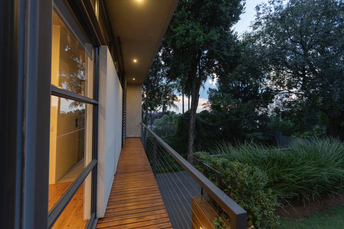 Modern, Private Living in a Prestigious Waterkloof Ridge Street - Photo 4