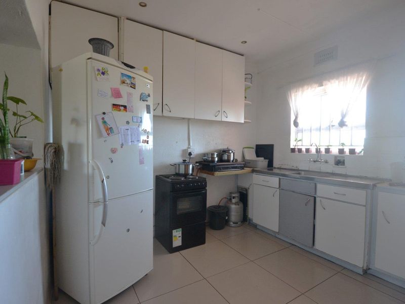 Ripe for renovation! Apartment in Rugby Neighborhood - Photo 10