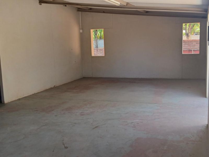 Spacious family home with flat in Tsumeb for sale below valuation - Photo 2