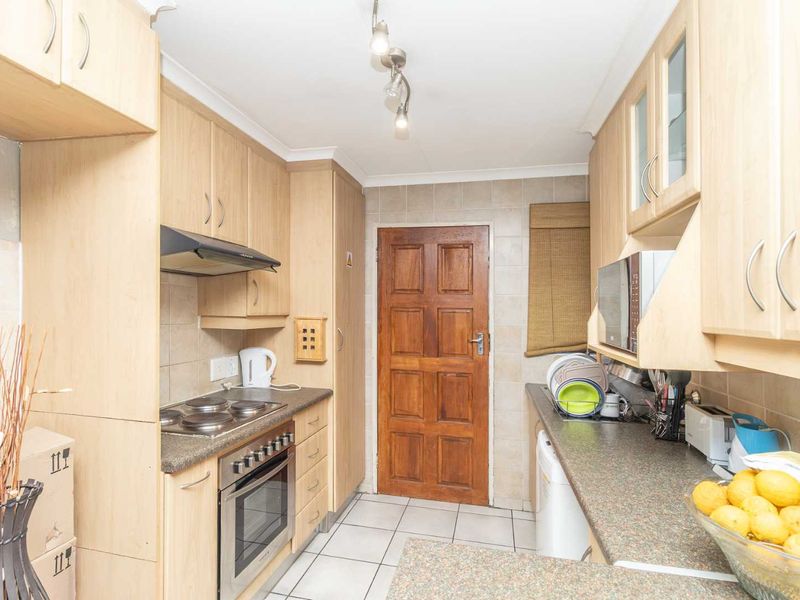 Lock-Up-and-Go 2-Bed Townhouse in Secure Sandalwood Lane — Pet Friendly & Fibre Ready - Photo 7