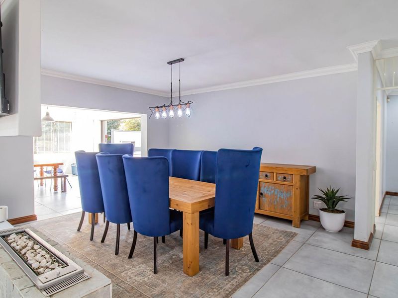 Large Home for the Extended Family with 2 Flats - Photo 5