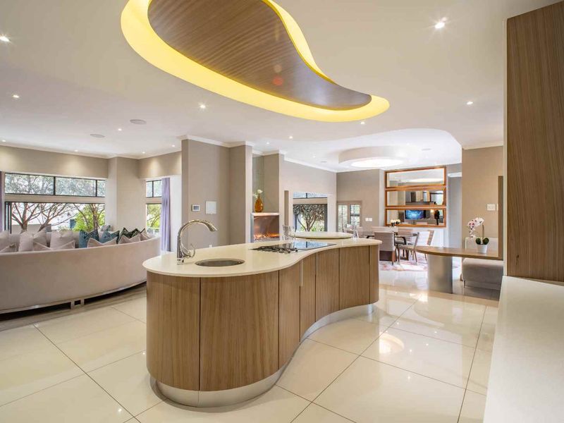 🏡 Exquisite 5-Bedroom Luxury Home for Sale in Helderfontein Estate - Photo 4