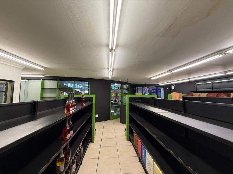 Prime Liquor Store Opportunity in The Parks Shopping Center, Parkwood - Photo 8