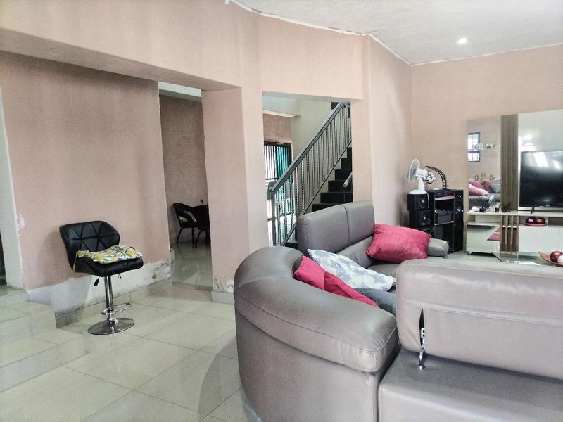 This House has endless opportunities, Best for a big family or investment purposes - Photo 2