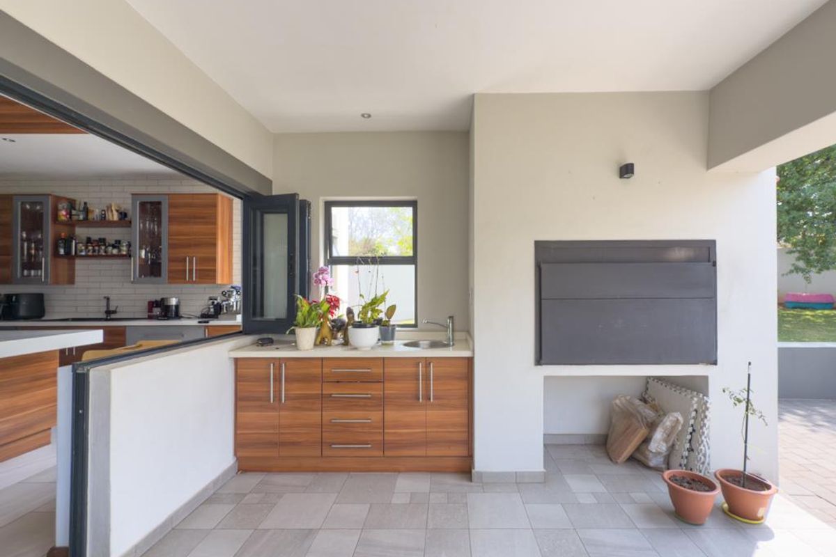 Modern Luxury in Midstream Ridge - Photo 5