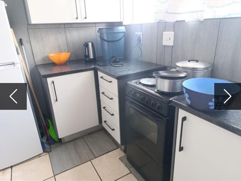 **Charming 2-Bedrooms m Flat in the Heart of Sunnyside** - Photo 8