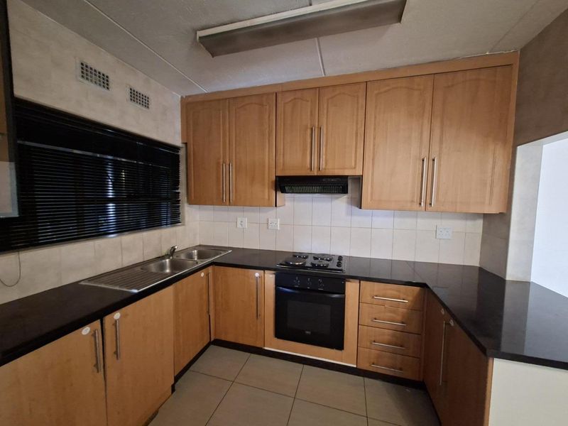 2 Bedroom Groundfloor Gem with Carport - Photo 10