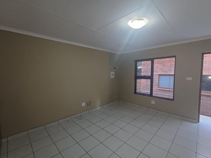 Charming Bachelor Cottage for Rent - Photo 5