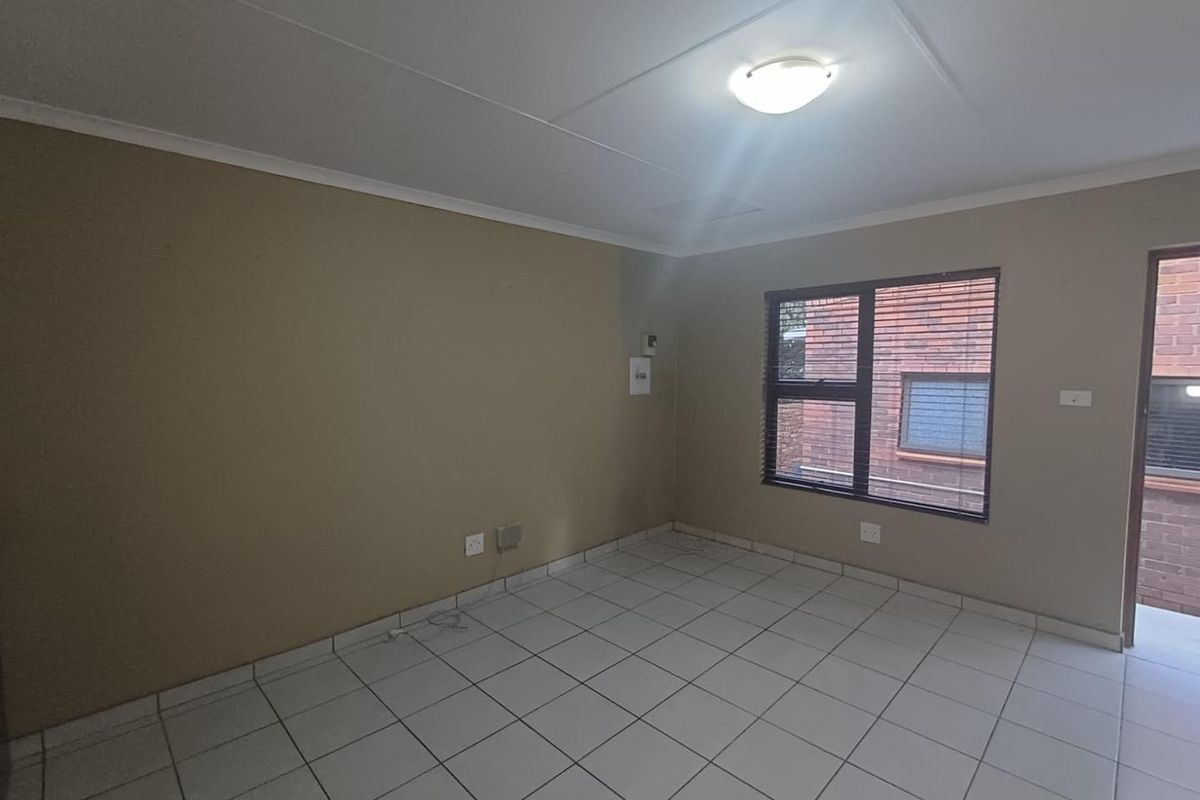 Charming Bachelor Cottage for Rent - Photo 5