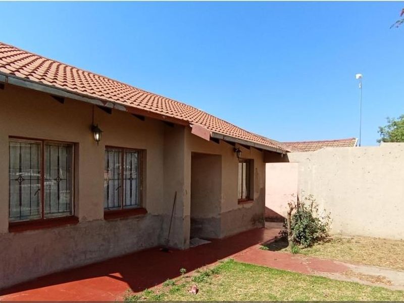 2 Bedroom House In Kaalfontein Ext 17 - Photo 2