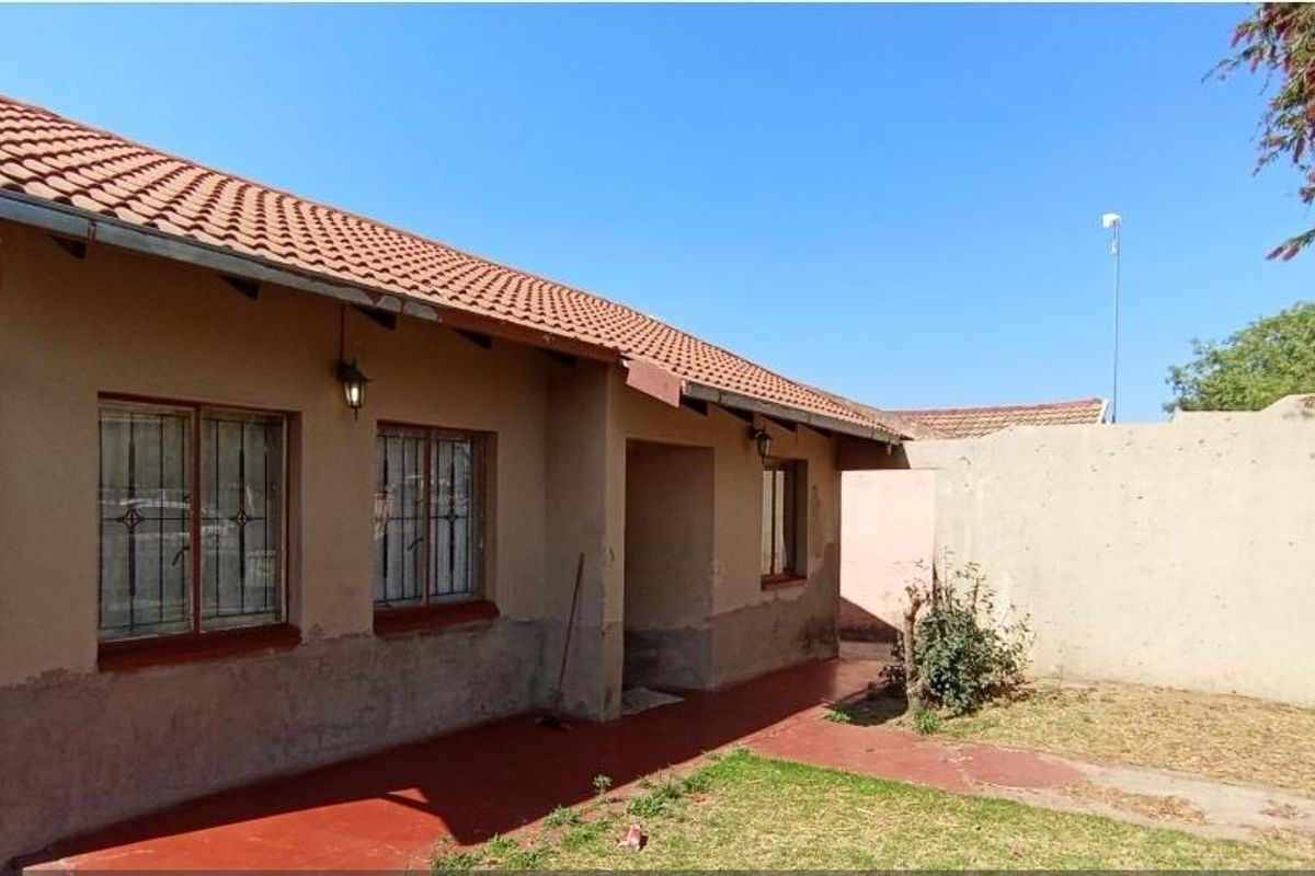 2 Bedroom House In Kaalfontein Ext 17 - Photo 2