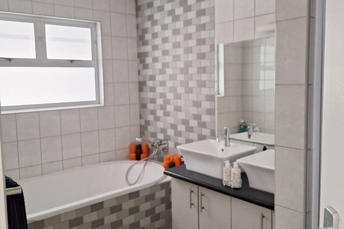 Neat Family Home with Separate Flat in Sought-After Lagoon Neighborhood! - Photo 5