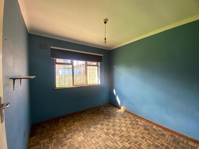 Charming 3-Bedroom Family home to rent in Grassy Park - Photo 7