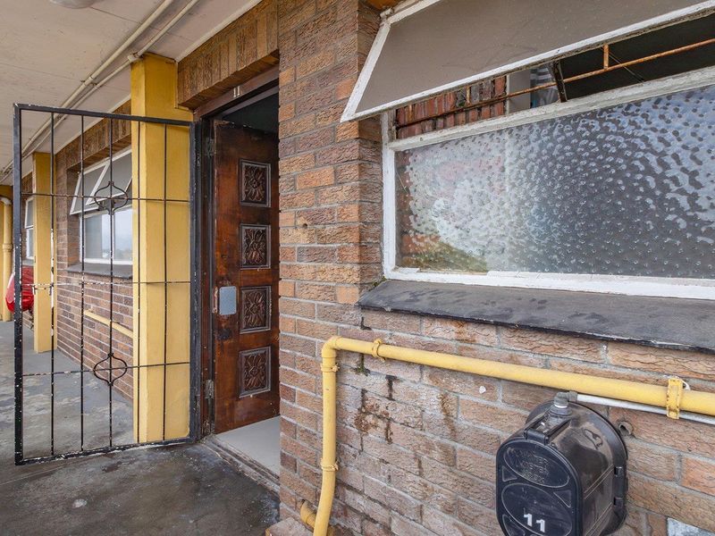 Spacious 2-bedroom apartment in the heart of Parow Valley, - Photo 4