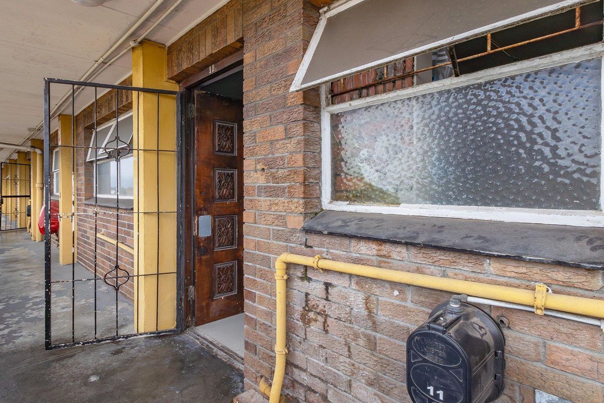 Spacious 2-bedroom apartment in the heart of Parow Valley, - Photo 4