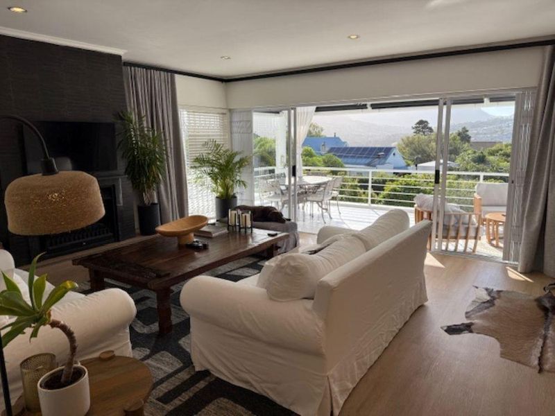 Stylish , Sunny , Home with Views - Photo 3