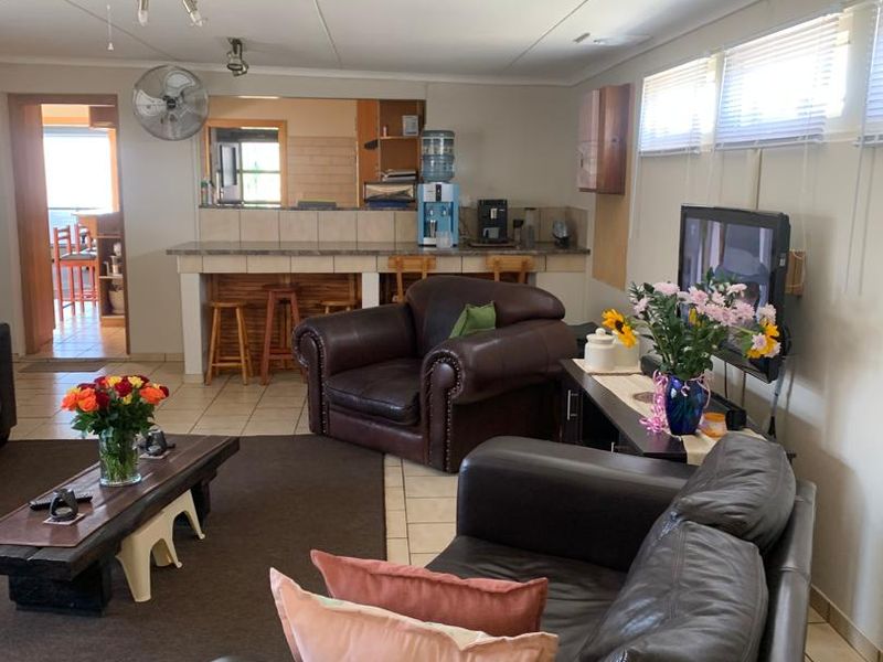 Beautiful Family Home for Sale in Walvis Bay! - Photo 2