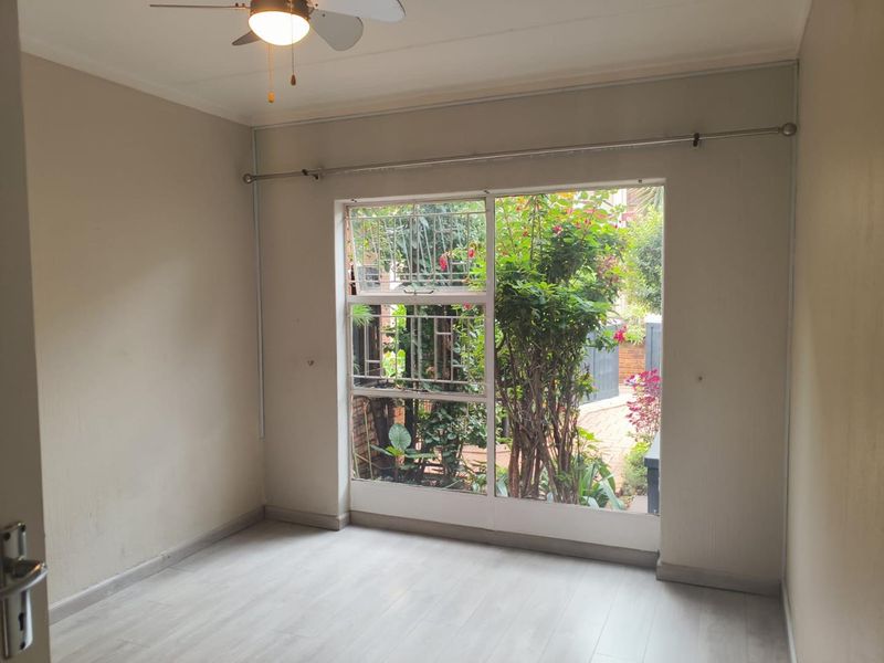 Elegant 2 Bedroom Ground Floor Home: Secure, Pet-Friendly, Perfect! - Photo 10