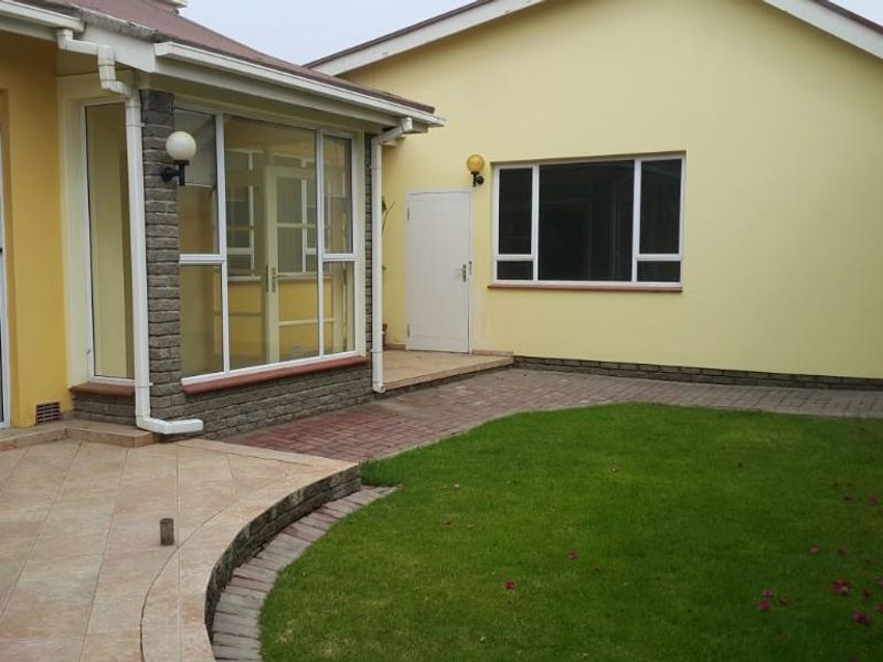 FOR SALE : SPACIOUS 8-BEDROOM HOME IN SWAKOPMUND CENTRAL - Photo 2