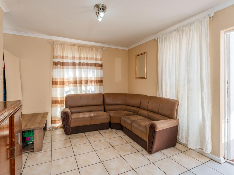 Charming One bed Apartment in the Heart of Wynberg Village - Photo 5