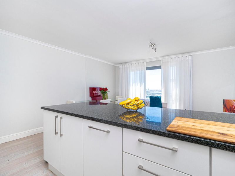 Luxury Two-Bedroom Apartment with Prime Location - Photo 9