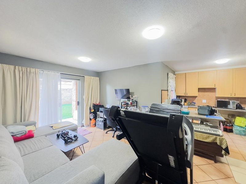 2 Bedroom Townhouse with a Private Garden - Photo 9