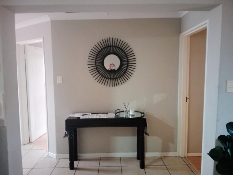 2 Bedroom, 2 Bathroom First-Floor Apartment with Balcony and Built-in Braai To Let - Photo 10