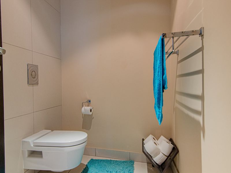 3 BEDROOM | 3.5 BATHROOM APARTMENT - Photo 9