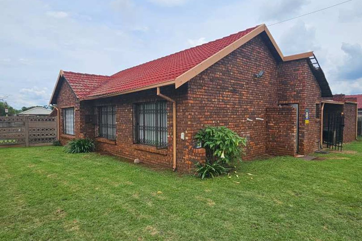 3 bedroom house in Karenpark - Photo 2