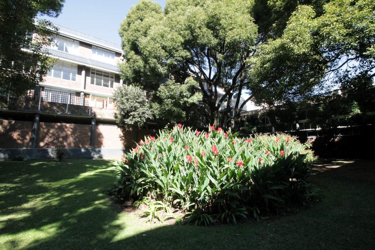 Elegant Two Bedroom Apartment in Secure Complex - Photo 3