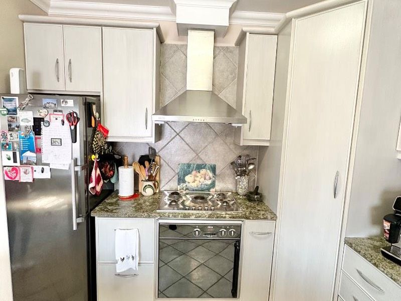 3 Bedrooms Townhouse For Sale in Dolphin Beach - Photo 8